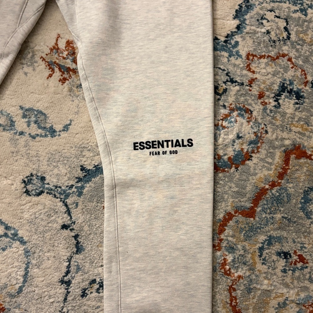 Essentials Fear Of God sweatpants light oatmeal size medium - Picture 3 of 6